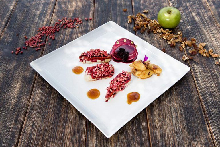 Foie gras, raspberry crispy rice & caramelized apples, Γιώργος Καμπάκης, Kappa Resort, 1